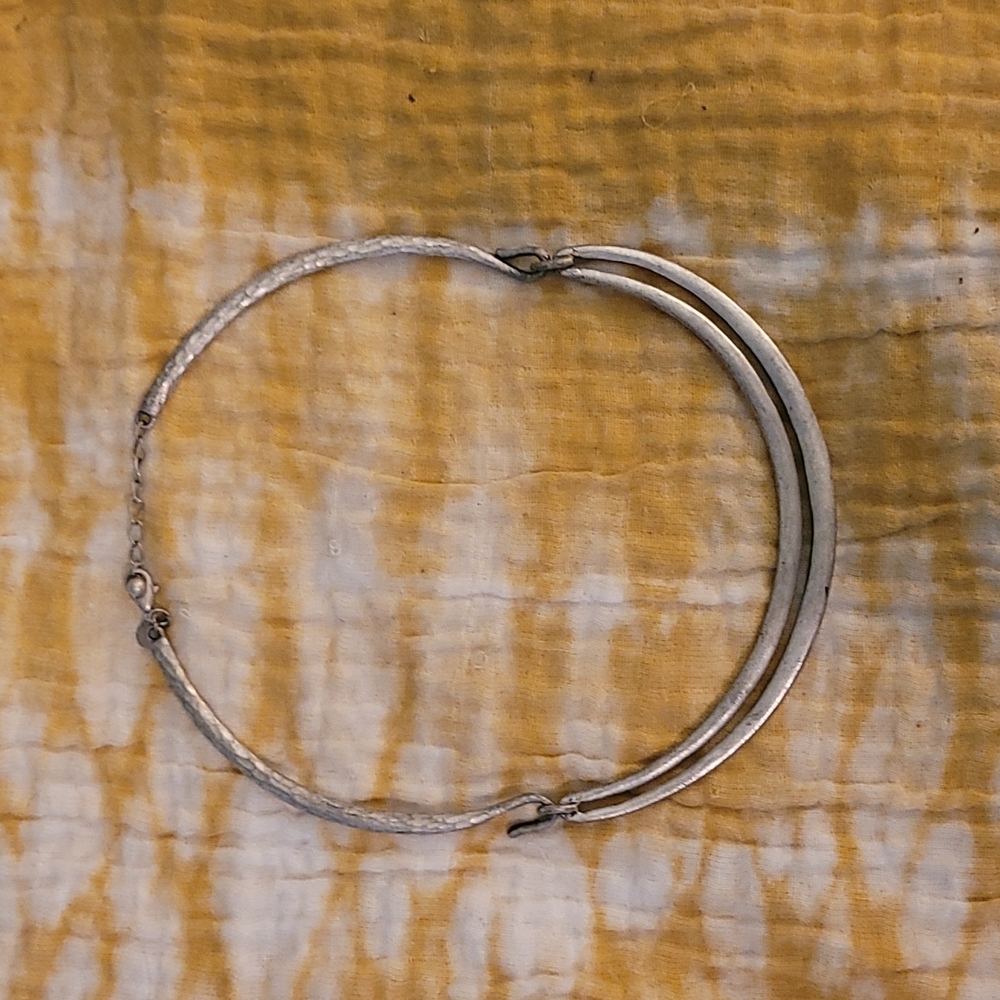 Metal express necklace